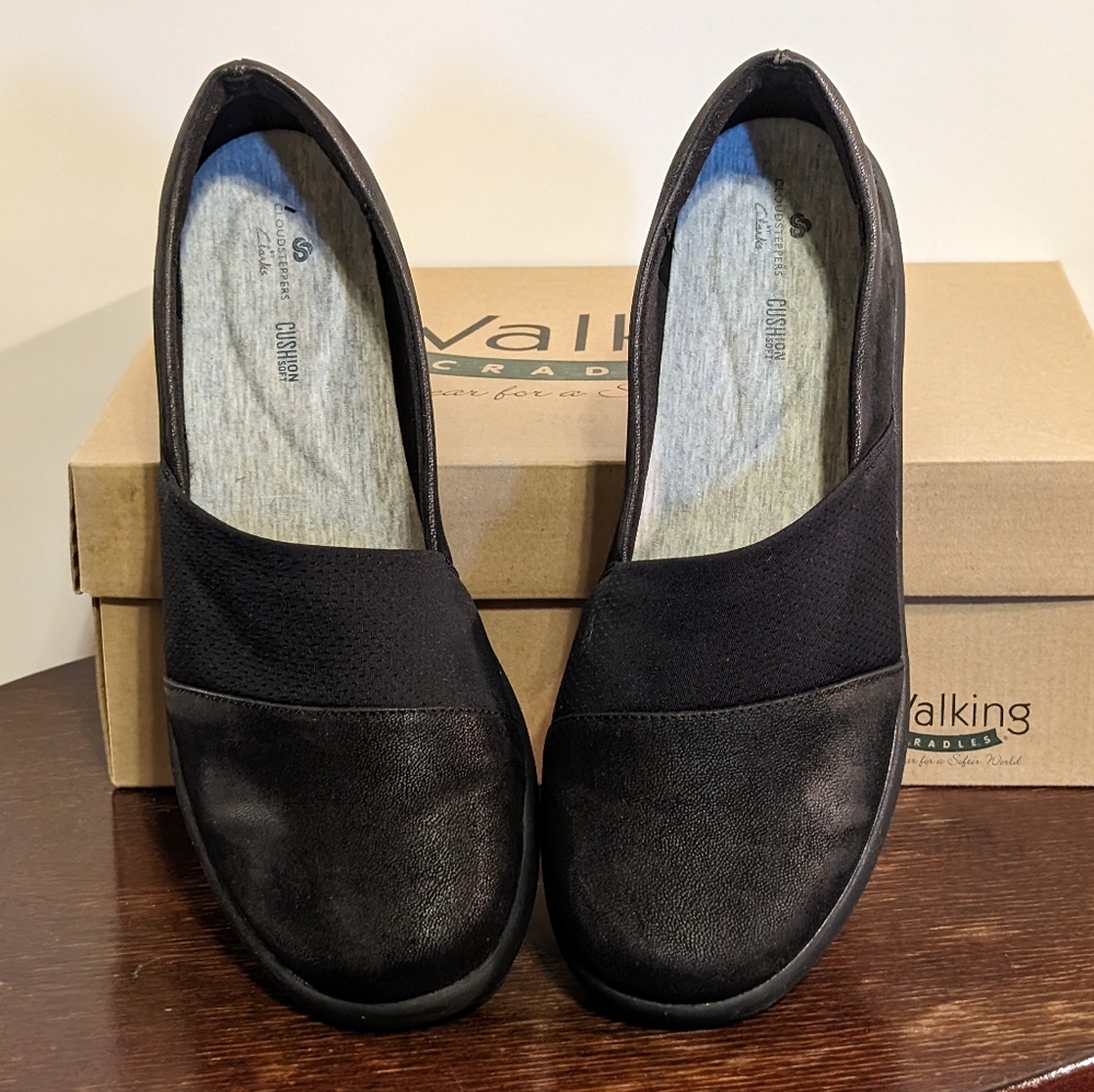 Clarks cloudsteppers slip on women's shoes, Size 10M. Worn Not In Box.